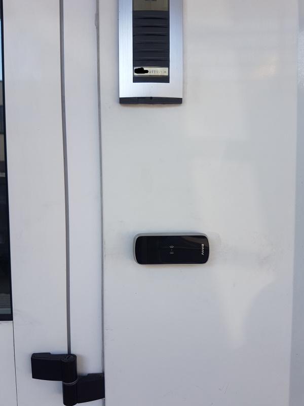 Access Control, Card and PIN, M3 Rfid/Mifare, IP65, Linux, Wi-fi and Bluetooth 